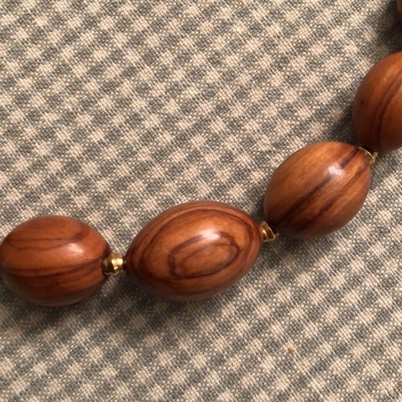 VINTAGE NECKLACE 15” WOODEN BEADED GOLD TONED ACCENTS GRADUATED BOHEMIAN - #340 - Picture 4 of 6